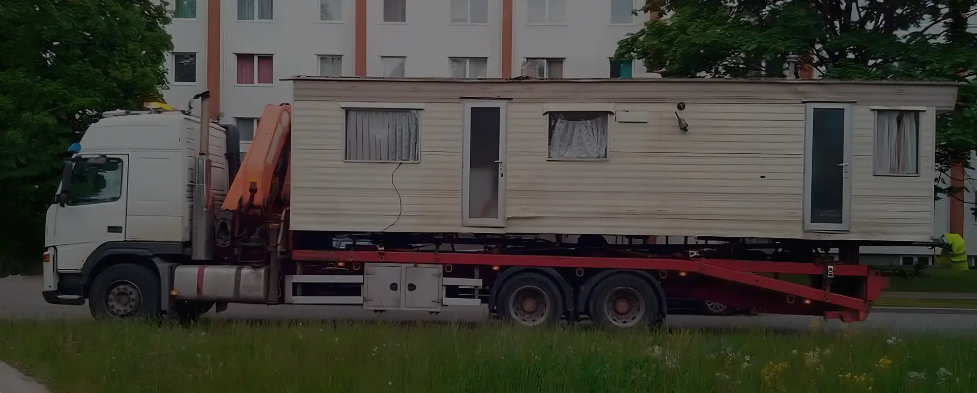 Получить онлайн цены на доставку низким тралом дом вагона в селе Верхняя Хава (Центральный округ - Воронежская область) на сайте самостоятельно